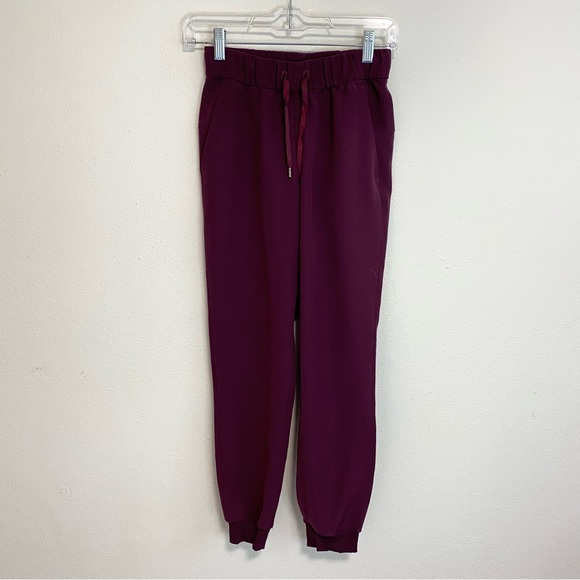 Lululemon On the Fly Jogger Pants Woven Cassis Size 0 - Picture 3 of 9
